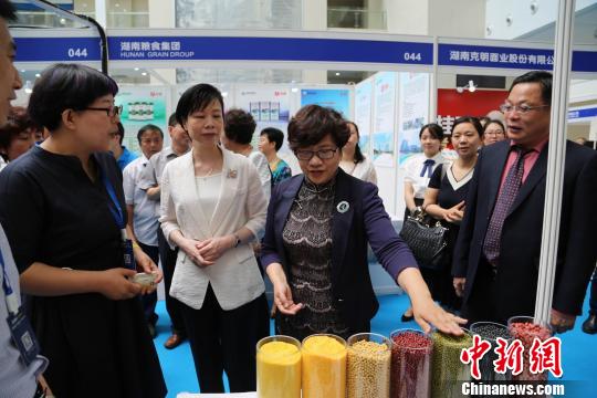 2017年粮食科技活动周销区会场活动在深圳举办 汪慧 摄